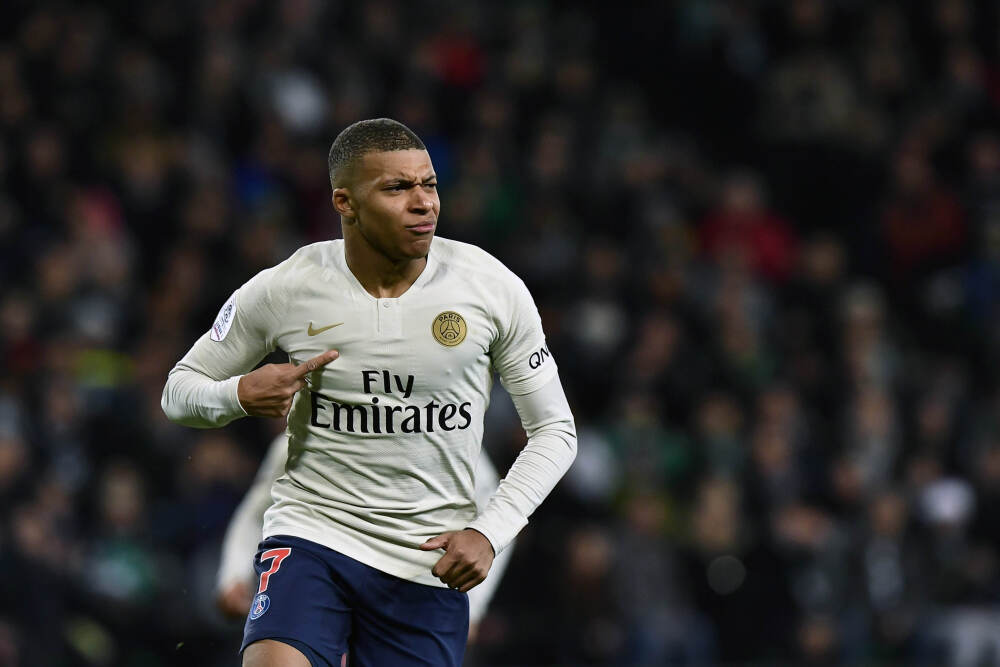 鲁本·迪亚斯女友观战曼城，为男友助威：客场区看球感觉很不同！